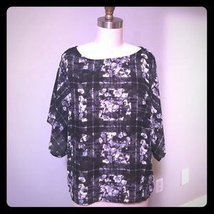 Bobeau navy blue and white flowy shirt